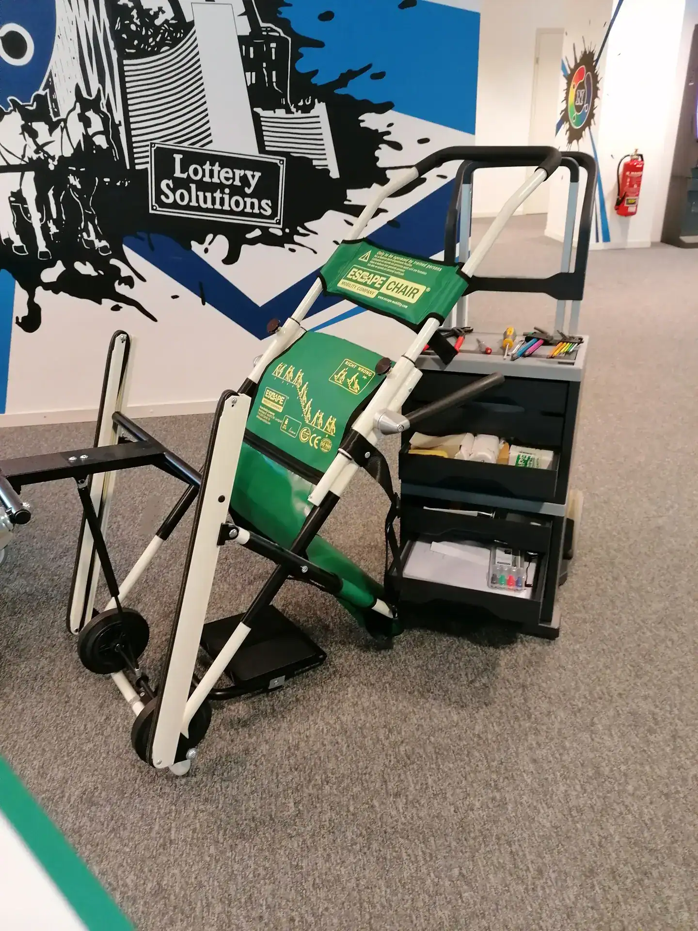 Alarmleuchte, Escape Chair, Sicherheit, Bergung, medizinisches Zubehör, Notfall, Ergonomisch, Hygienisch, Krankenhaus, Rettungssitz.