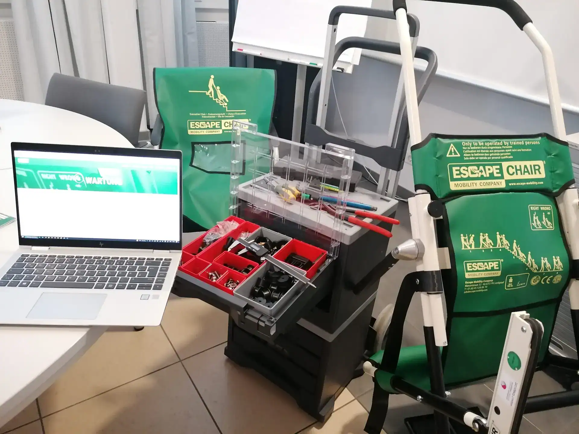 Einfache und sichere Mobilitätslösungen mit Escape Chair und individuell anpassbare Hilfsmittel.